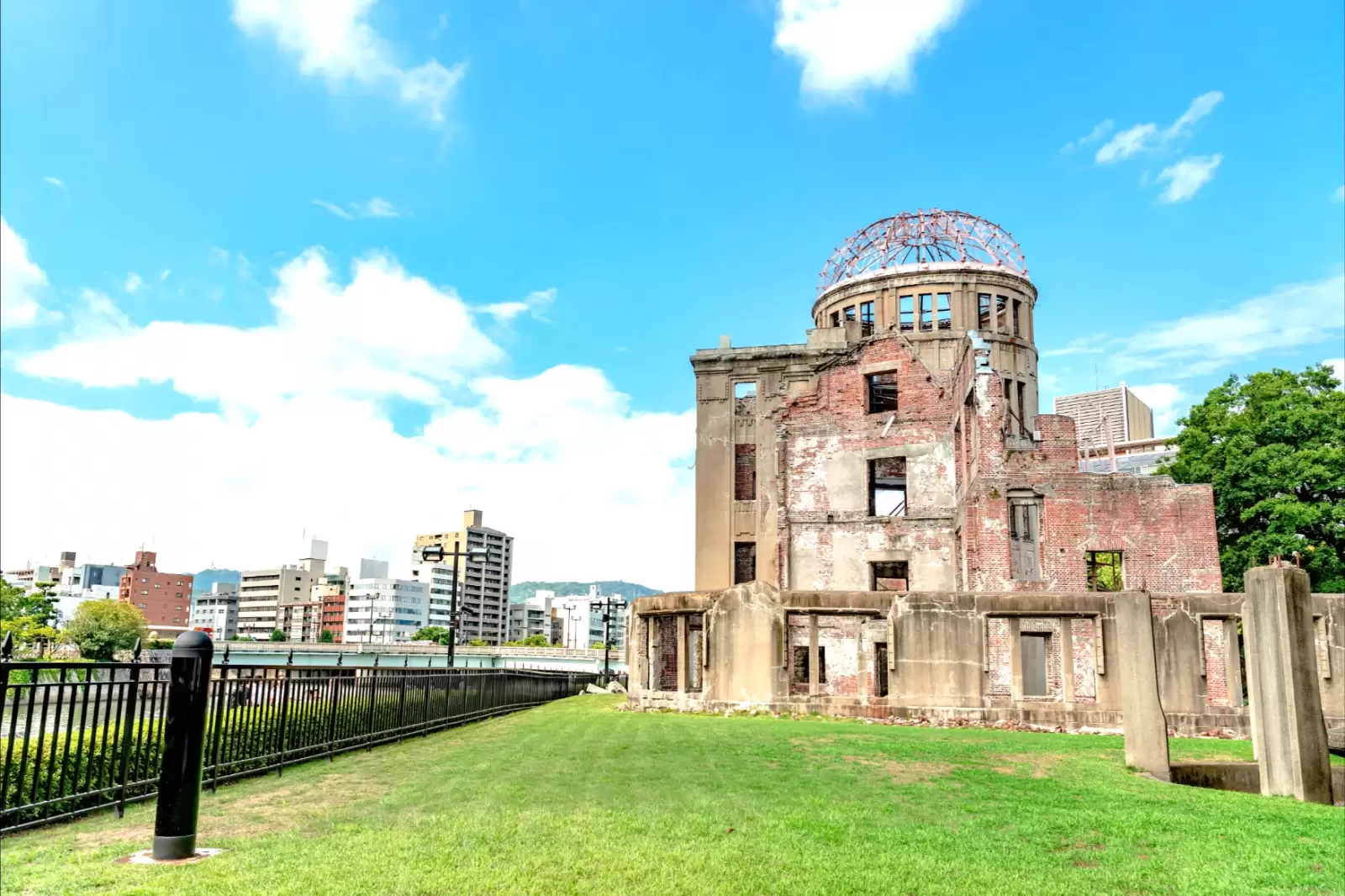 atomic bomb memorial dome in hiroshima japan atomic bomb memorial dome in hiroshima japan