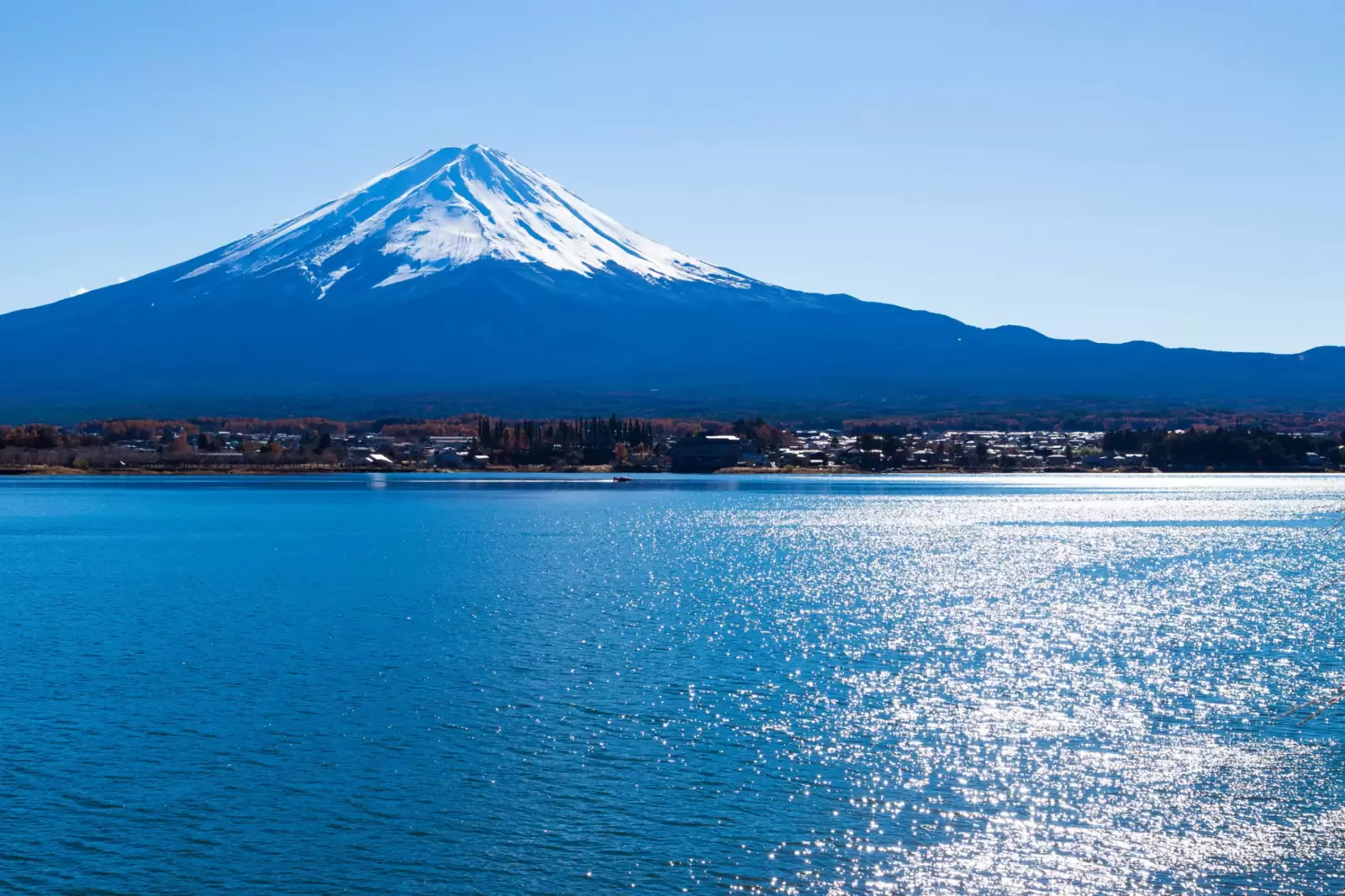 autumn view of mt fuji japan s tallest mountain autumn view of mt fuji japan s tallest mountain