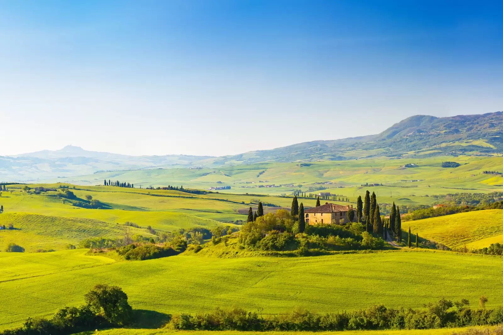 beautiful spring landscape in tuscany italy beautiful spring landscape in tuscany italy