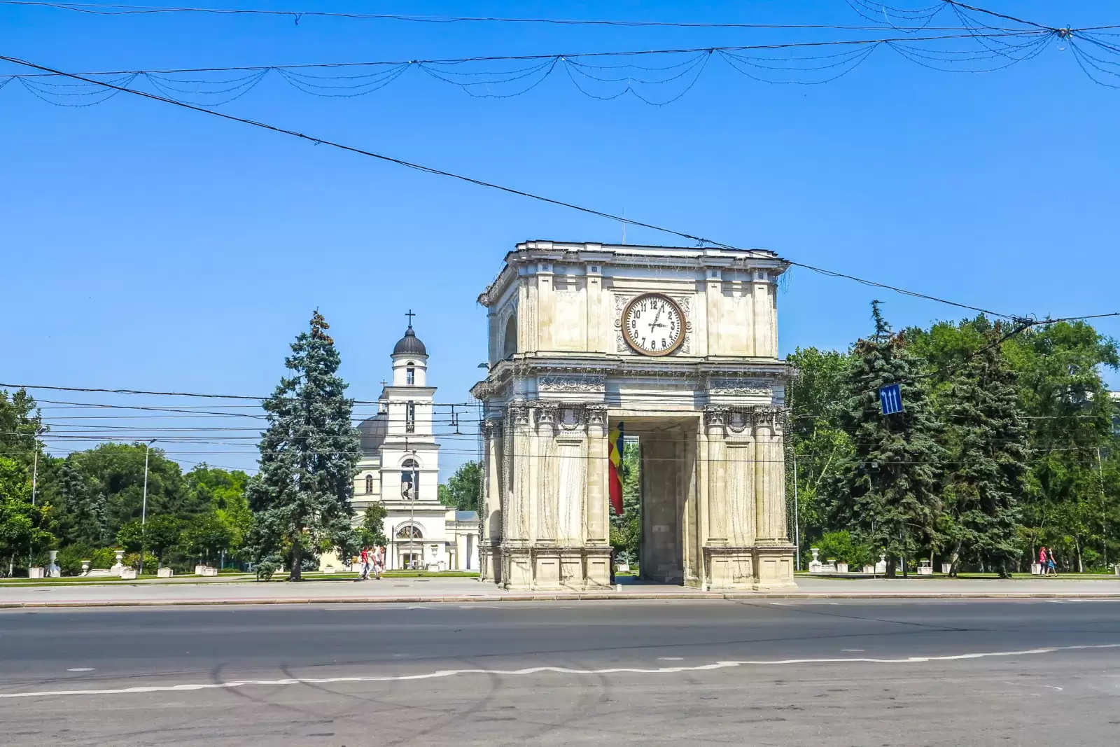 chisinau great national assembly square the triumphal arch chisinau great national assembly square the triumphal arch
