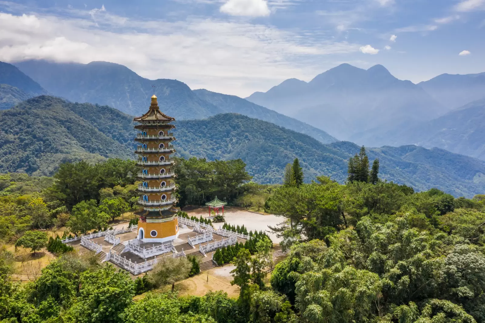 ci en pagoda at sun moon lake in nantou taiwan ci en pagoda at sun moon lake in nantou taiwan