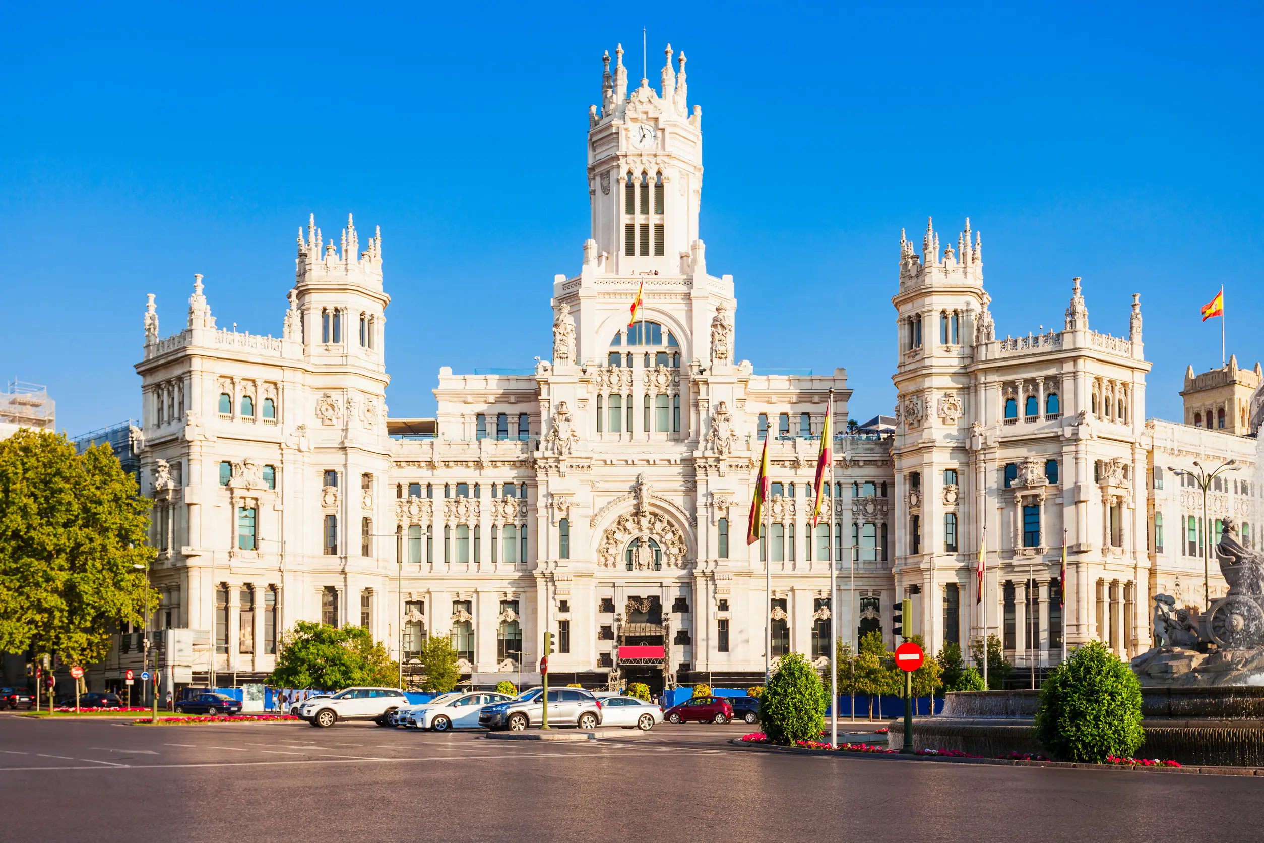 eople on at plaza de cibeles this square with a neo eople on at plaza de cibeles this square with a neo