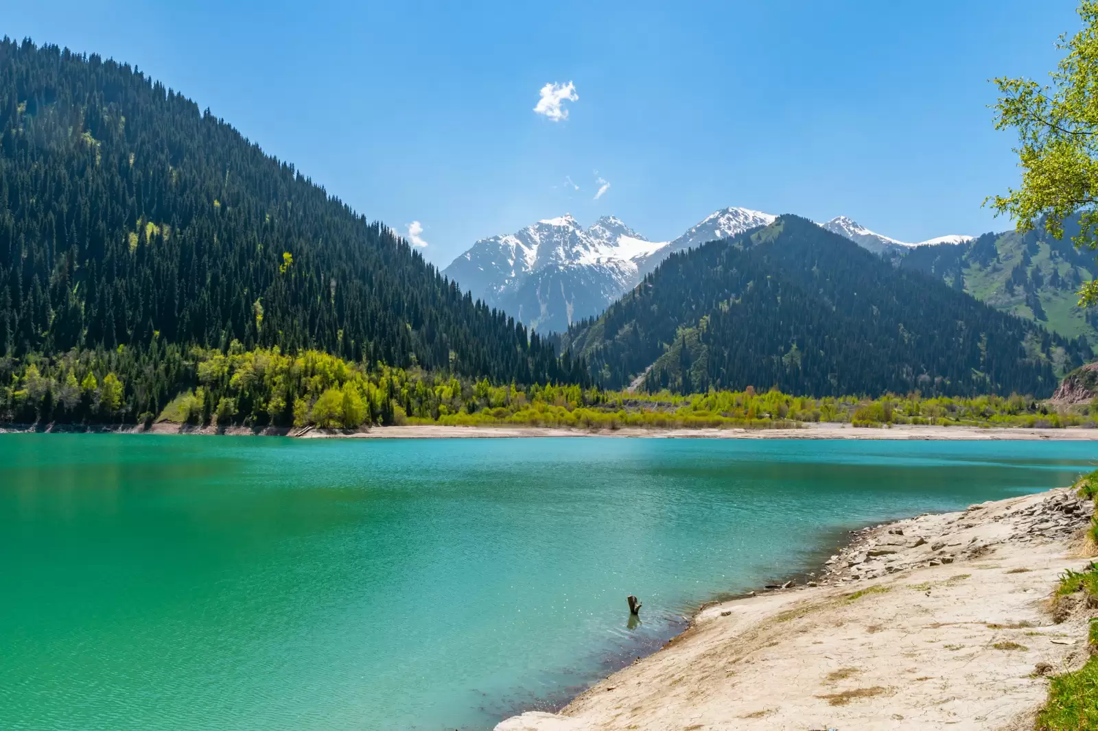 esik lake issyk picturesque breathtaking view with snow capped mountains esik lake issyk picturesque breathtaking view with snow capped mountains