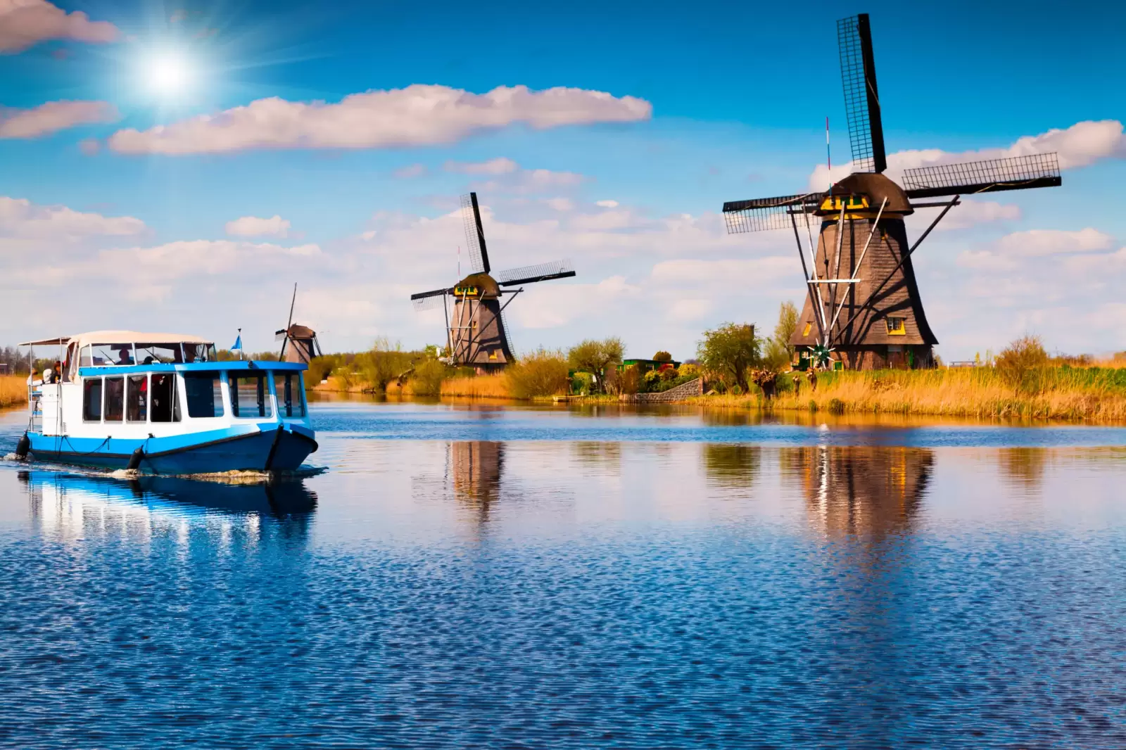 famous kinderdijk canal with windmills old dutch village kinderdijk famous kinderdijk canal with windmills old dutch village kinderdijk