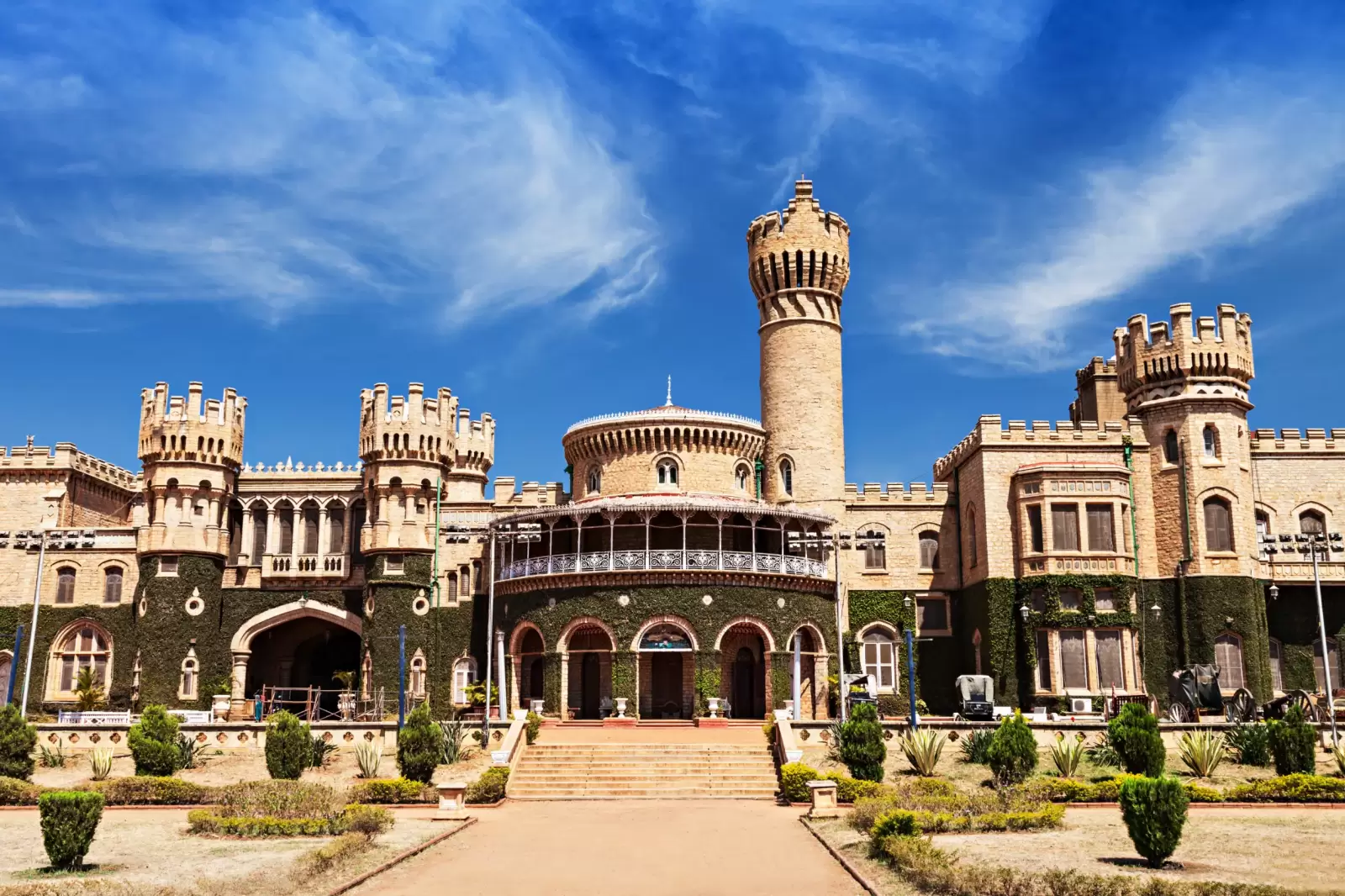 garden and bangalore king palace karnataka india garden and bangalore king palace karnataka india