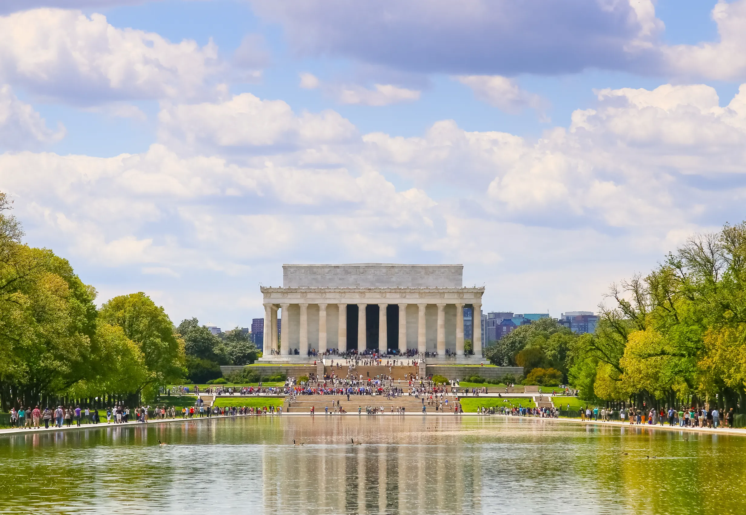 lincoln memorial in washington dc with a reflection lincoln memorial in washington dc with a reflection
