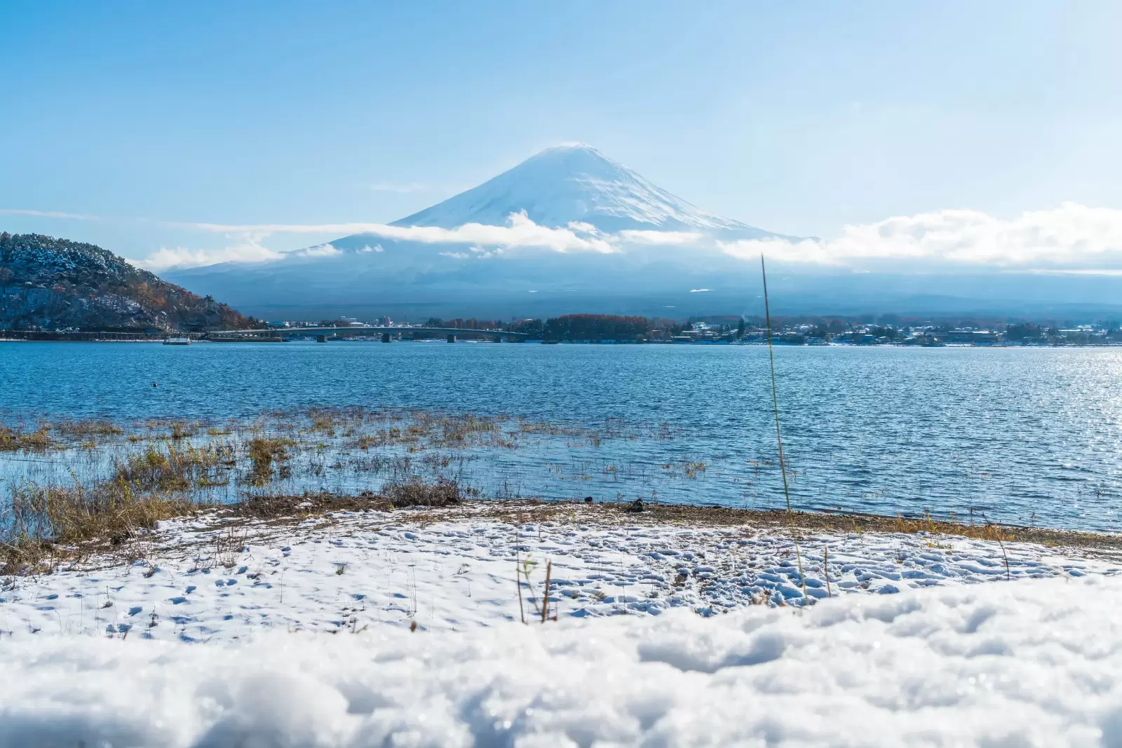 mountain fuji san kawaguchiko lake in japan mountain fuji san kawaguchiko lake in japan