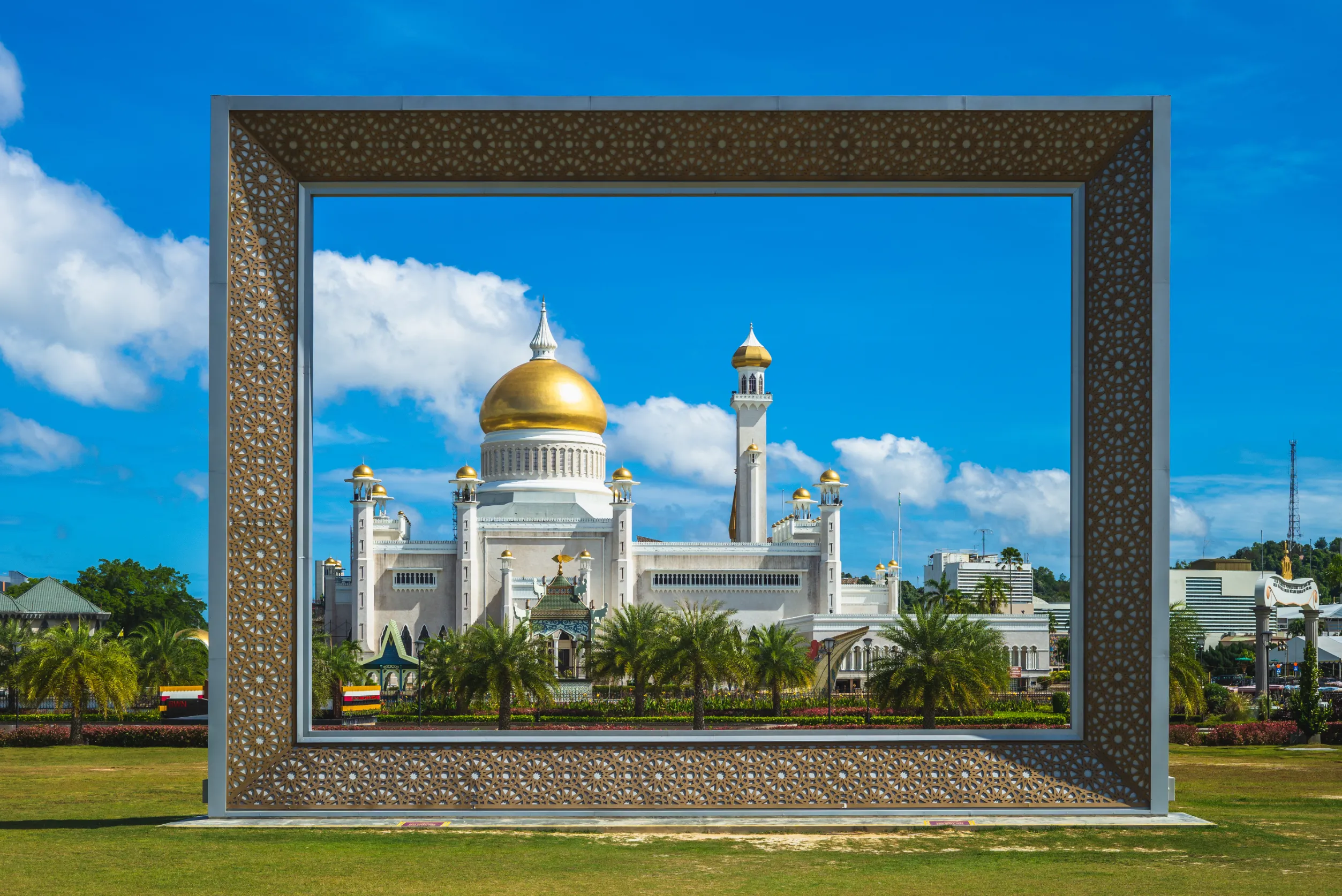 omar ali saifuddien mosque in bandar seri begawan brunei omar ali saifuddien mosque in bandar seri begawan brunei