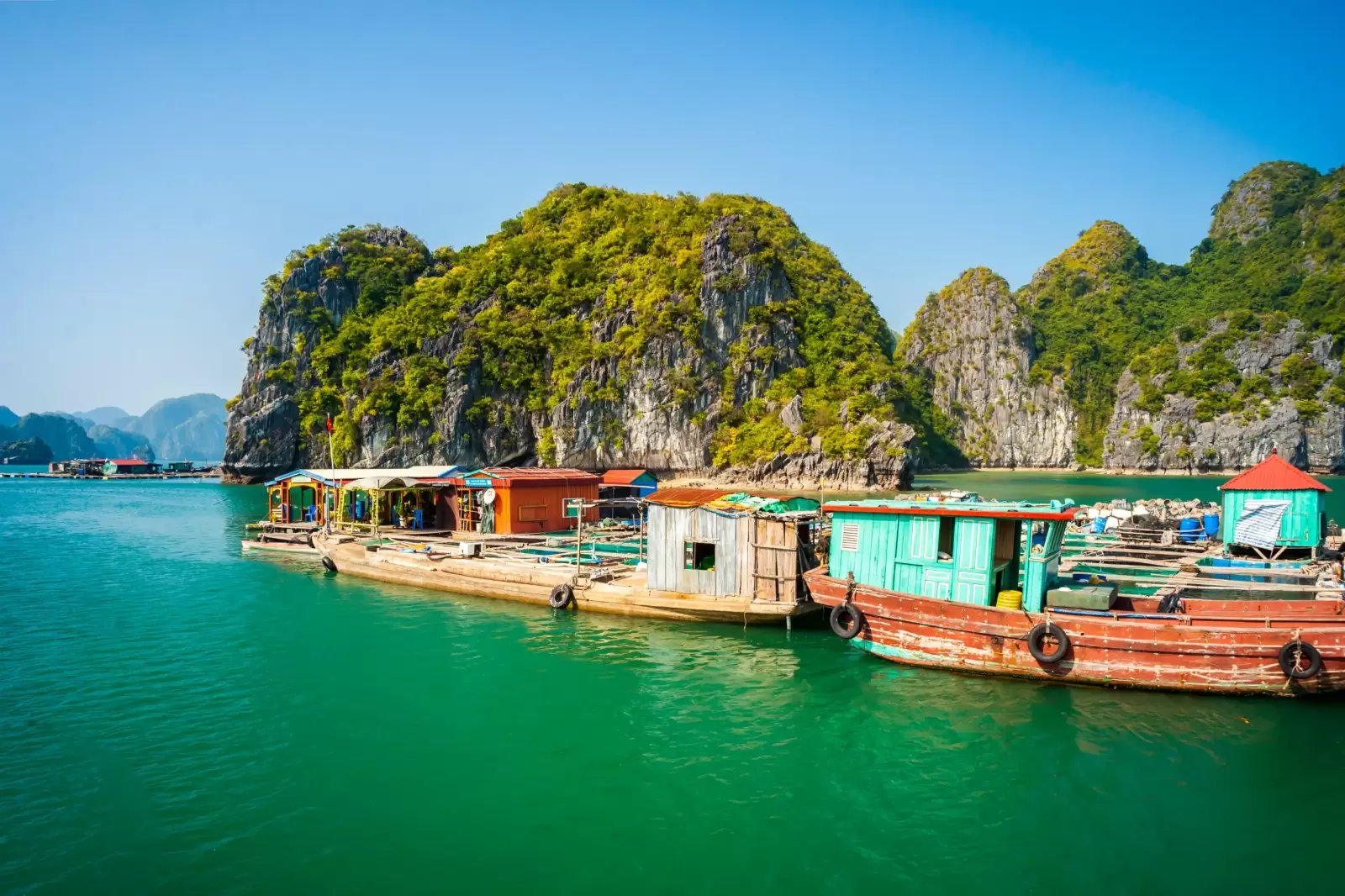 oyster farmers in halong bay vietnam oyster farmers in halong bay vietnam
