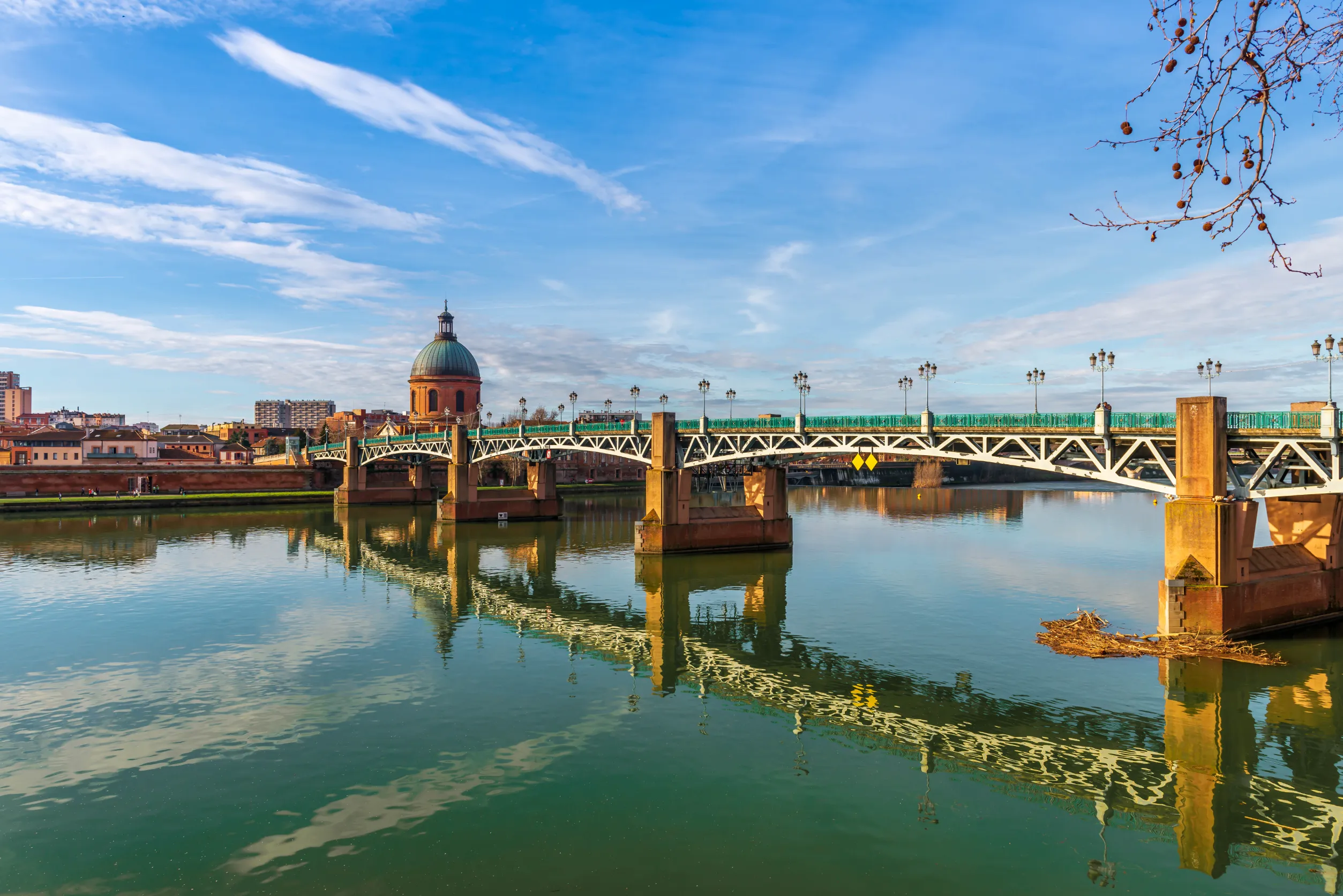 saint pierre bridge over the garonne and the grave in toulouse in occitania france saint pierre bridge over the garonne and the grave in toulouse in occitania france