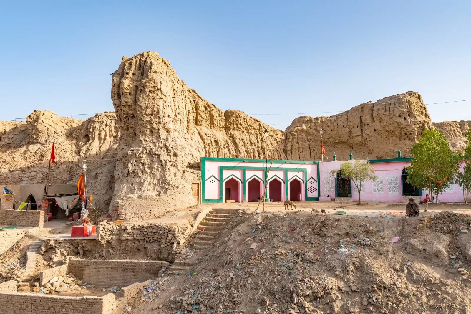 sehwan sharif fort wall ruins picturesque view sehwan sharif fort wall ruins picturesque view