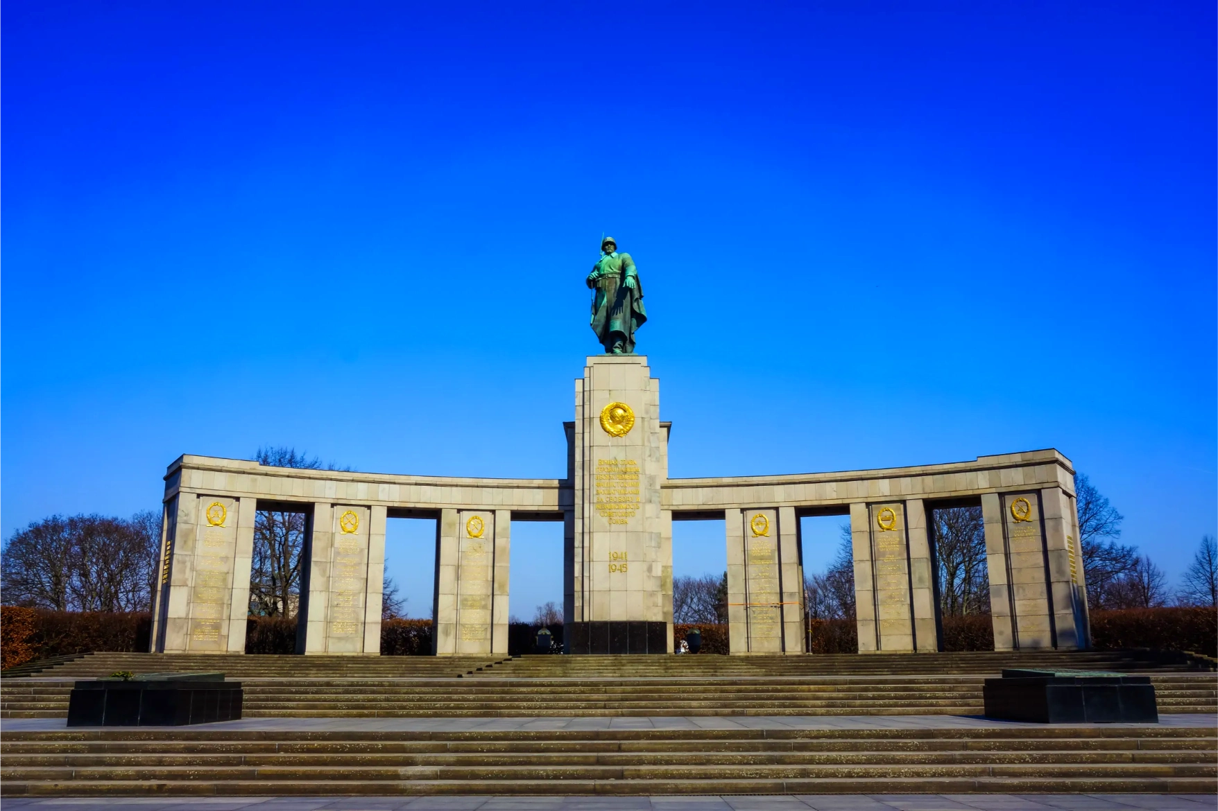 soviet war memorial in tiergarten berlin soviet war memorial in tiergarten berlin