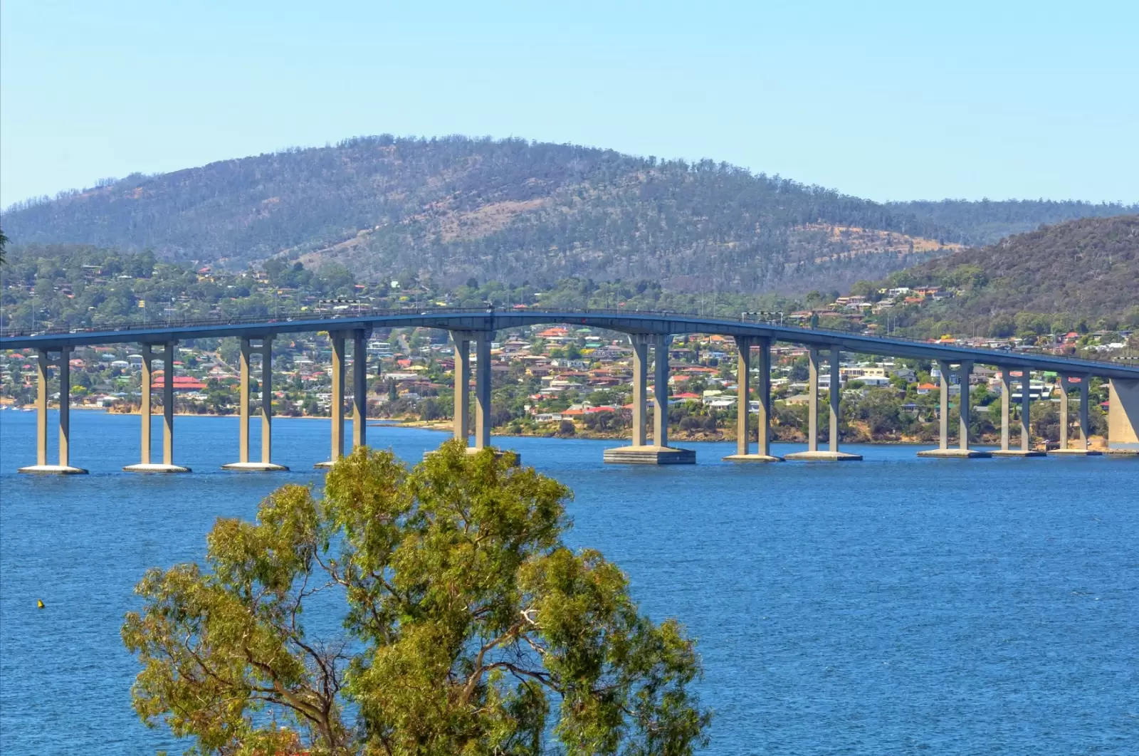 tasman bridge connects hobart cbd to the eastern shore of the river derwent tasman bridge connects hobart cbd to the eastern shore of the river derwent