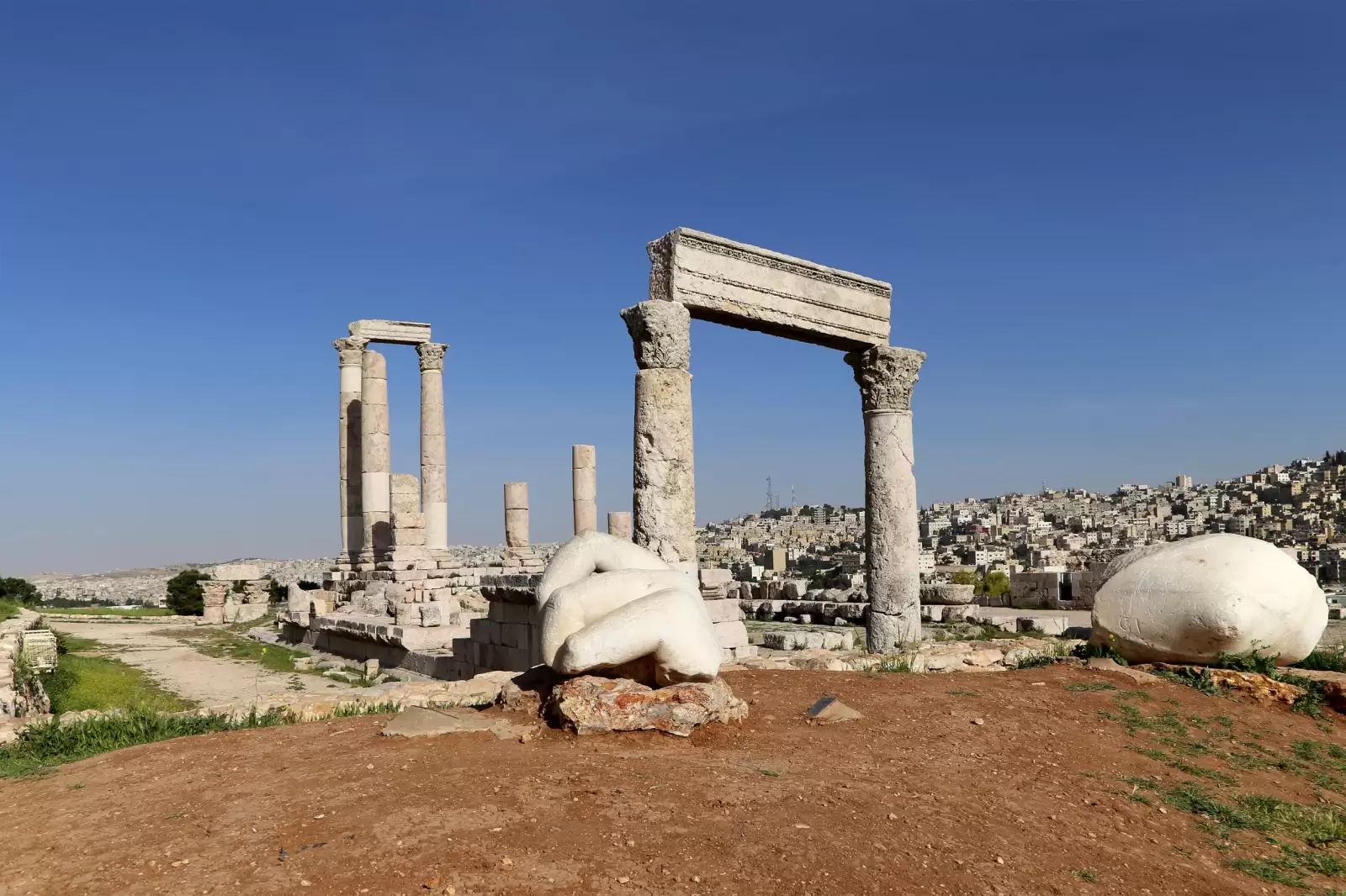 temple of hercules roman corinthian columns at citadel hill amman jordan temple of hercules roman corinthian columns at citadel hill amman jordan