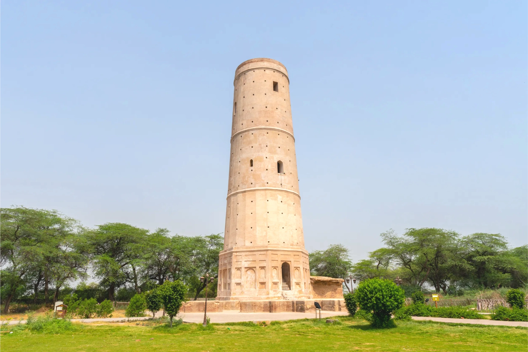 the famous sheikhupura hiran minar monument in lahore pakistan