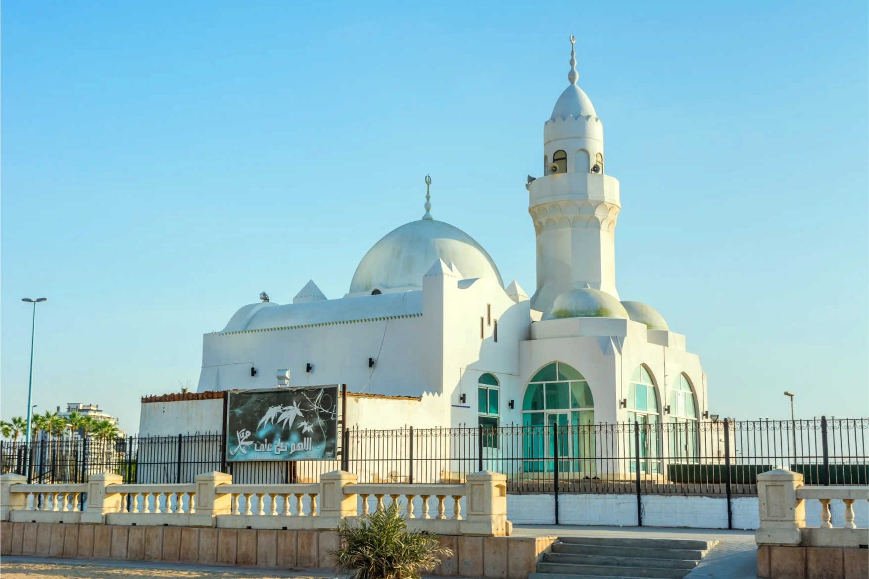 the famous white mosque in jeddah saudi arabia the famous white mosque in jeddah saudi arabia