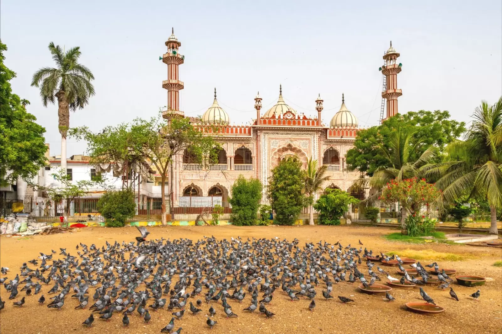the masjid aram bagh mosque in karachi pakistan the masjid aram bagh mosque in karachi pakistan