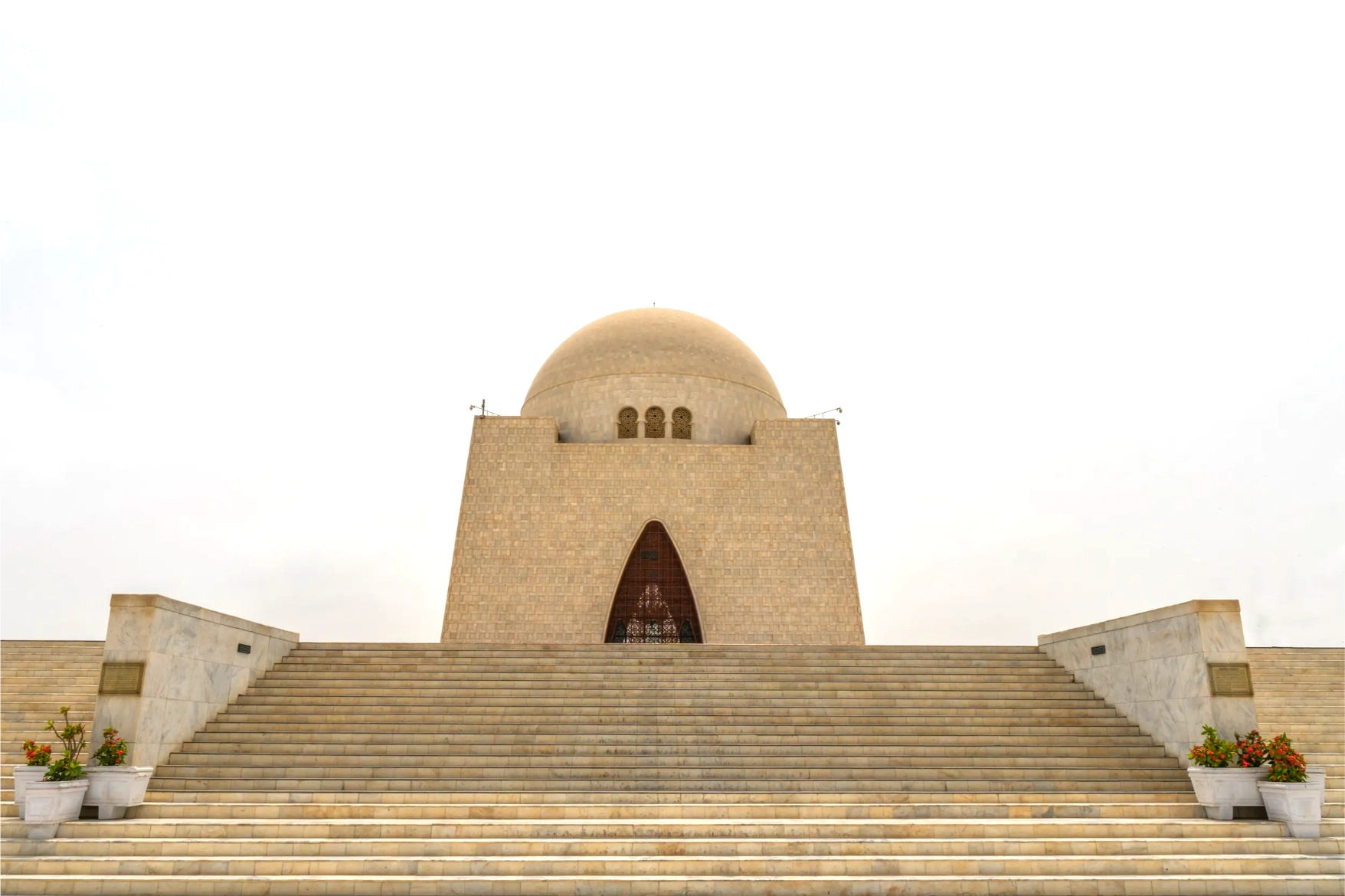 the mazar e quaid jinnah mausoleum in karachi pakistan the mazar e quaid jinnah mausoleum in karachi pakistan