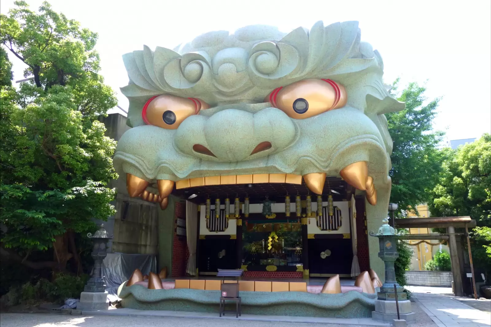 the namba yasaka shrine in osaka japan the namba yasaka shrine in osaka japan