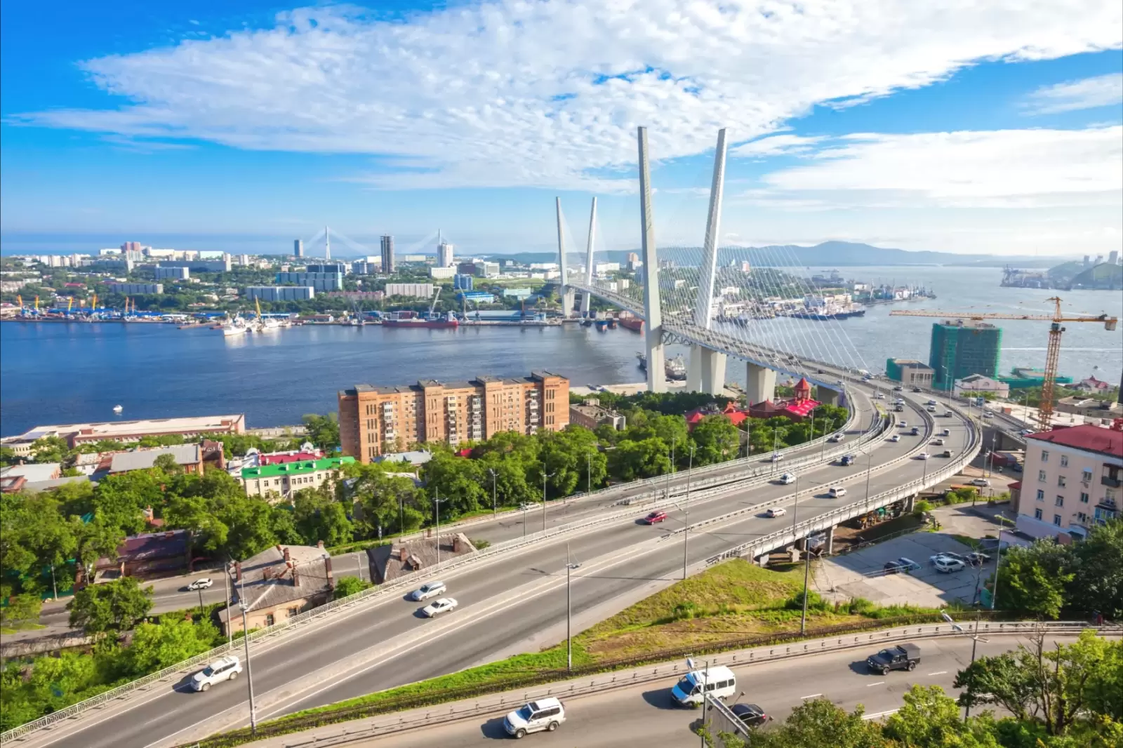 the zolotoy golden bridge in vladivostok russia the zolotoy golden bridge in vladivostok russia