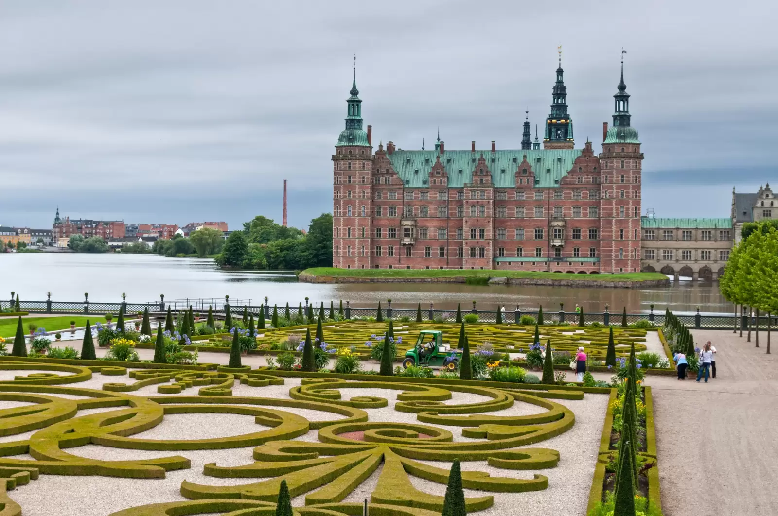 tourists visiting frederiksborg palace and the baroque gardens tourists visiting frederiksborg palace and the baroque gardens