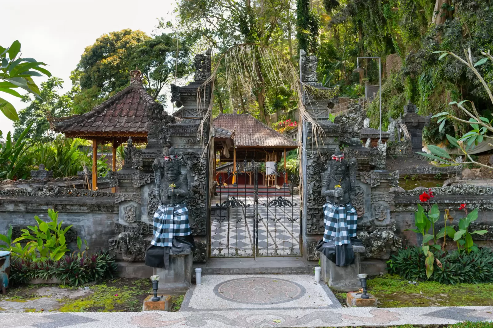 traditional balinese architecture candi bentar split gate of a temple