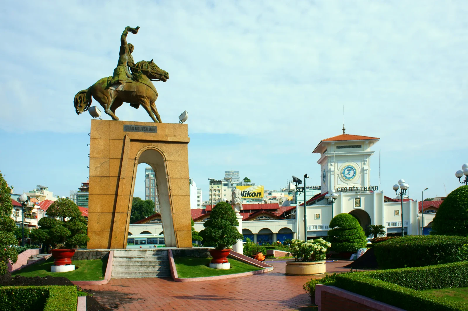 tran nguyen han statue locate at quach thi trang tran nguyen han statue locate at quach thi trang