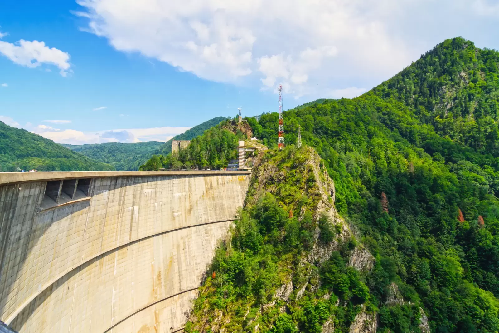 vidraru dam fagaras mountains romania vidraru dam fagaras mountains romania