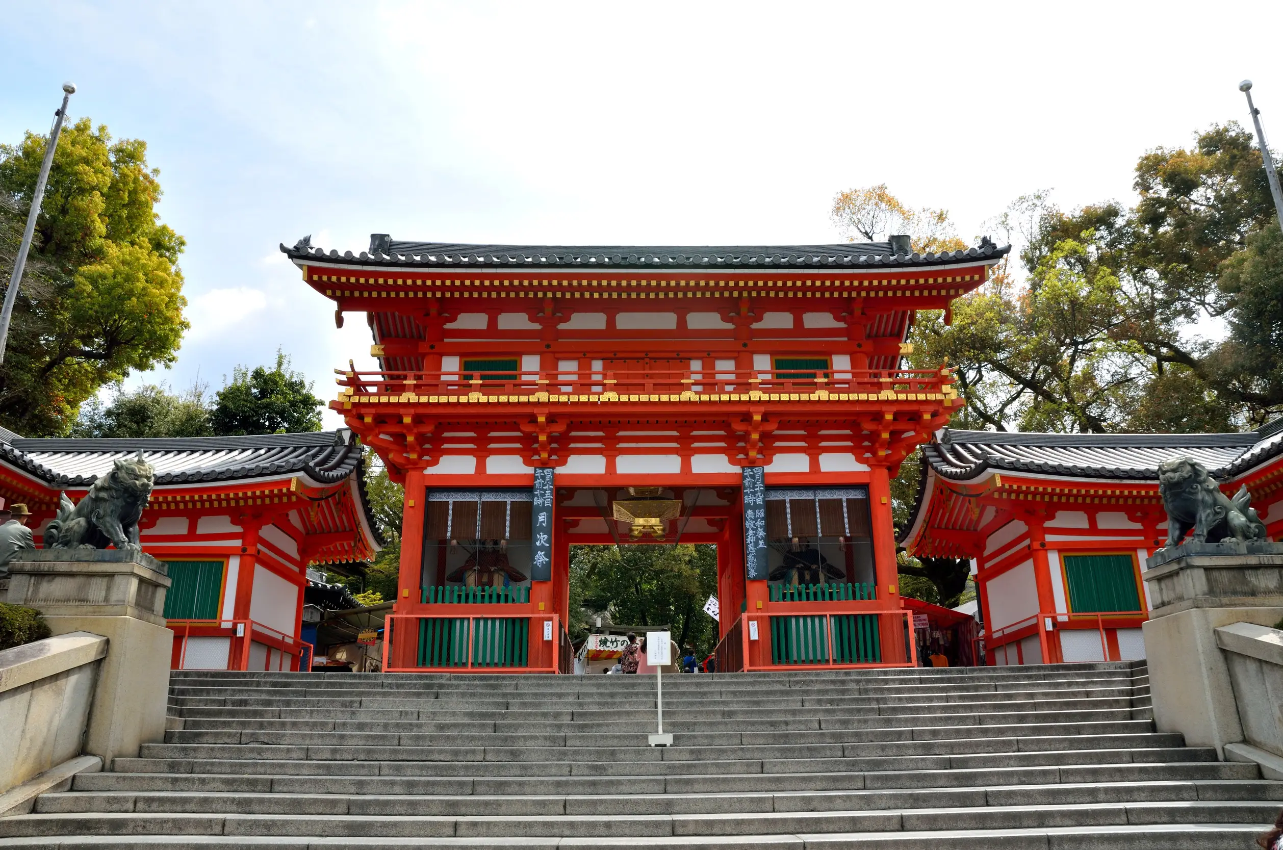 yasaka jinja shinto shrine nishiromon west main gate yasaka jinja shinto shrine nishiromon west main gate